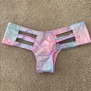Iheartraves cut out bottoms